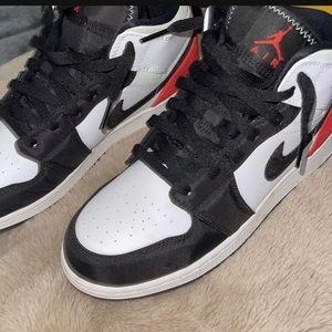 Air Jordan 1 mids